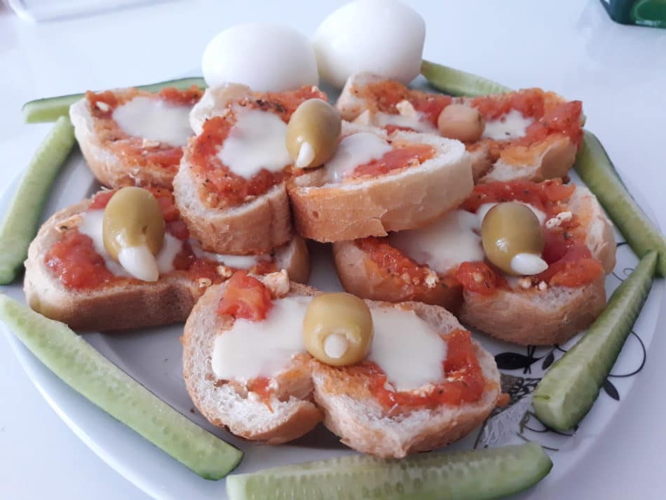 Mozarella Peynirli Kanepe Tarifi