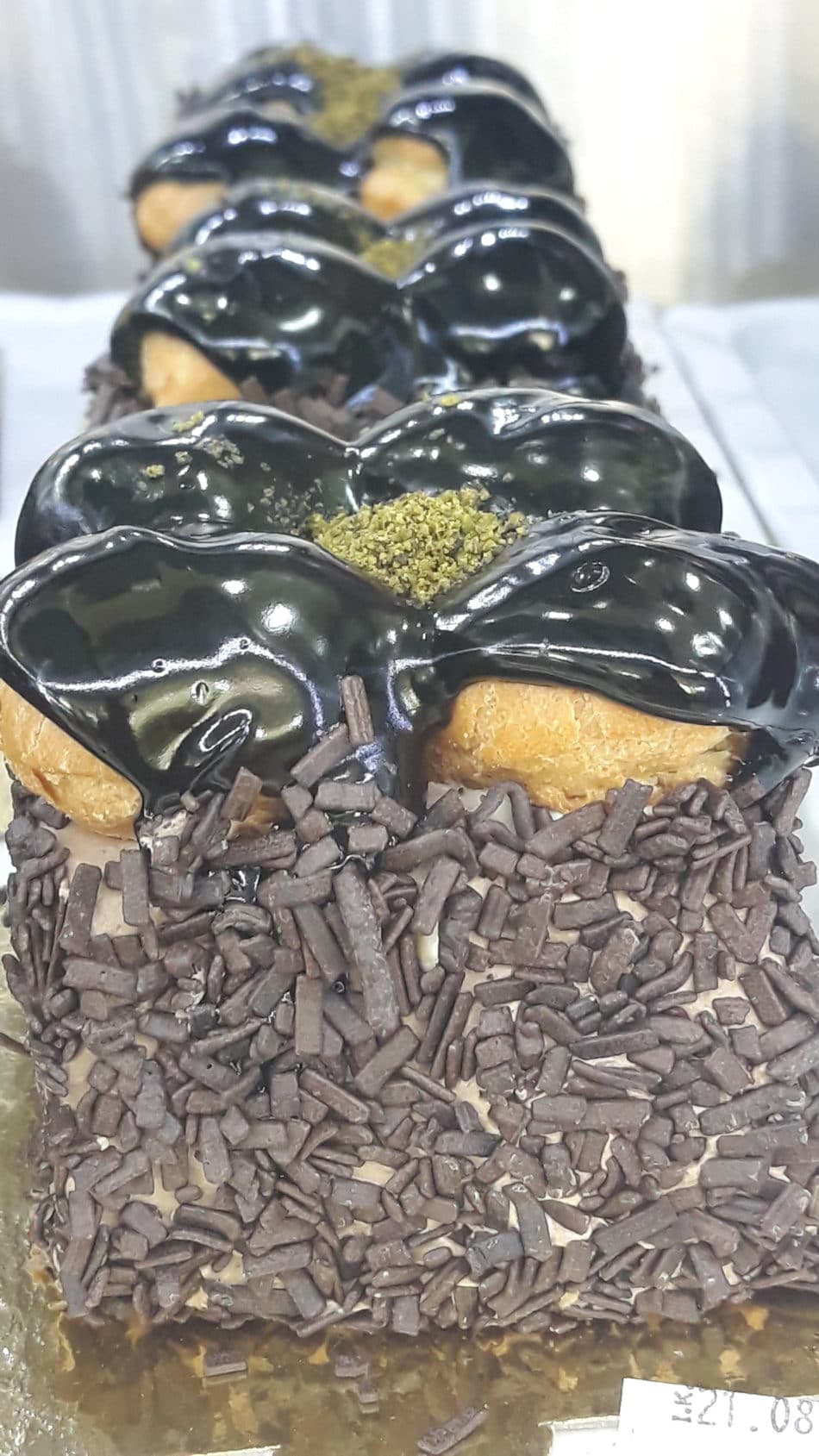 Profiterollü Çikolatalı Pasta