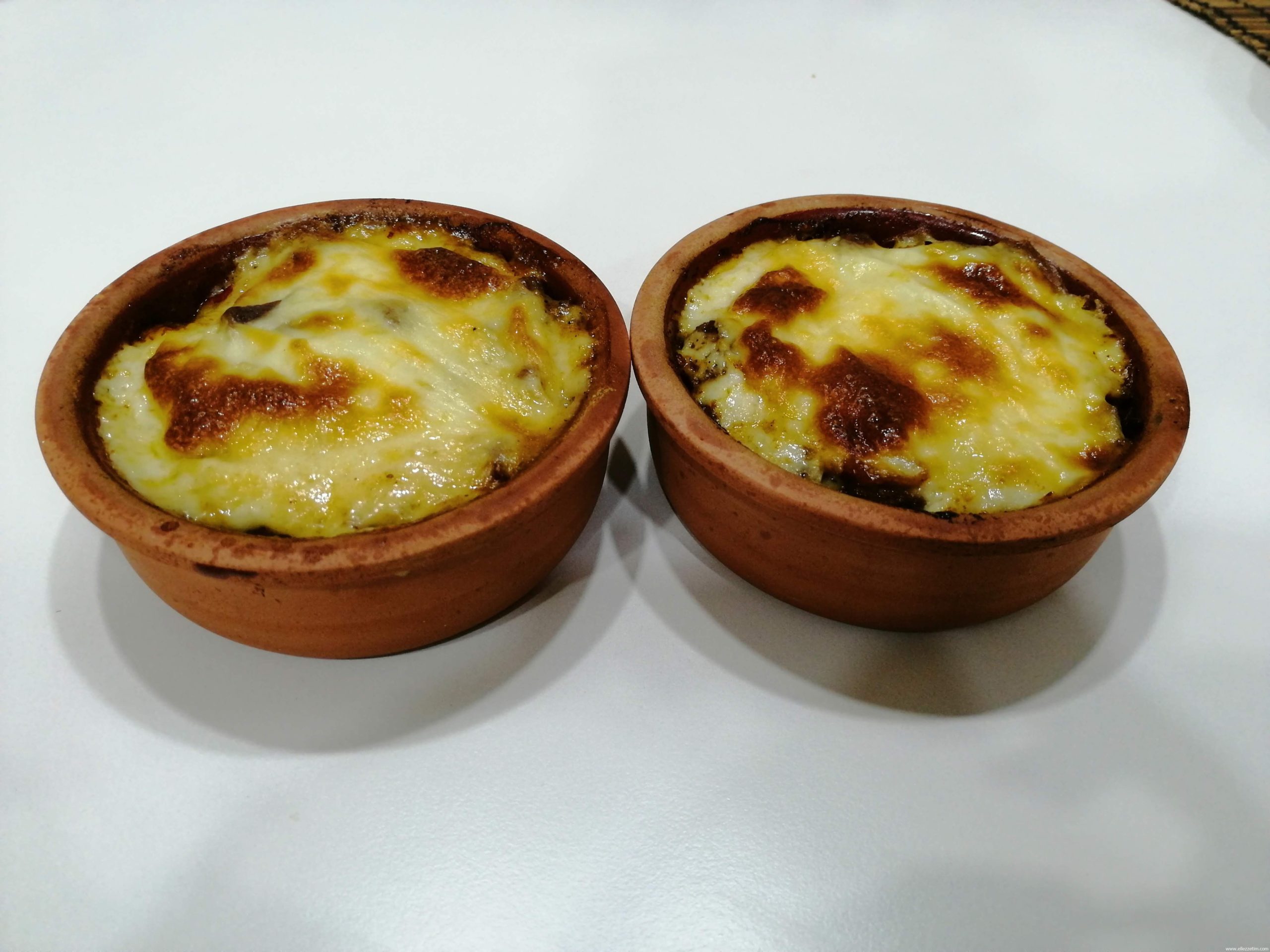 Güveçte Beşamel Soslu Et Sote Güveçte Porsiyonluk Et Sote