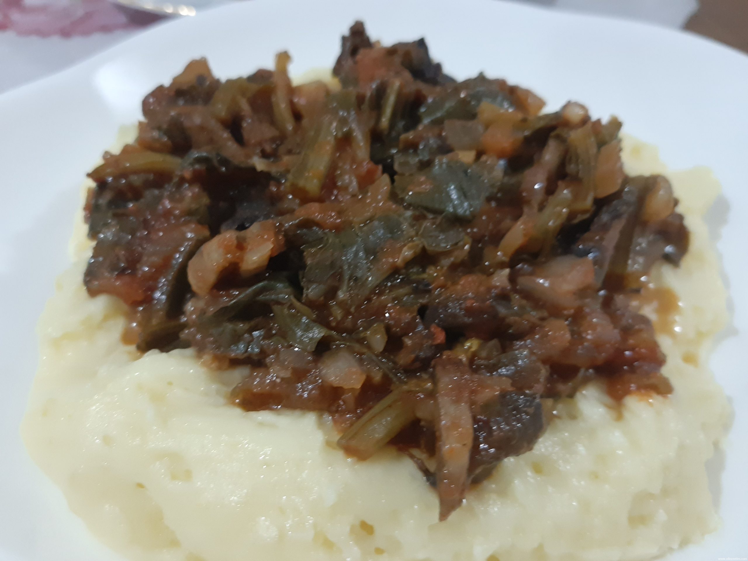 Ispanak Yatağında Köfte