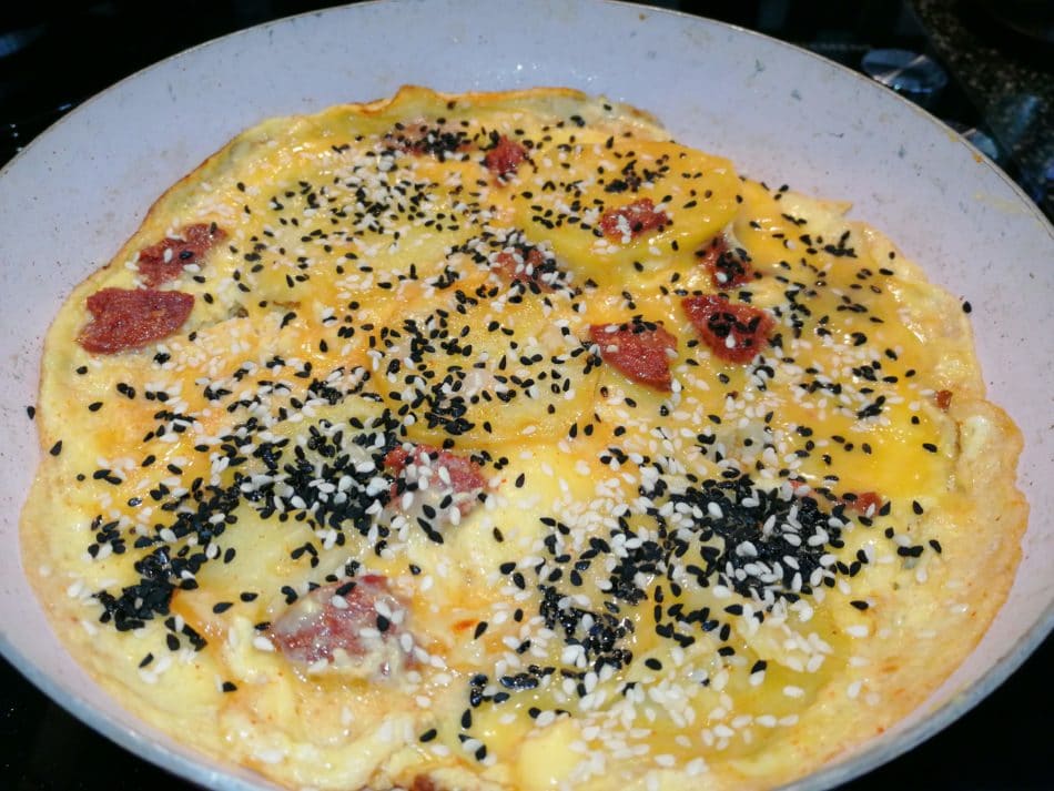 Susamlı Patatesli Omlet